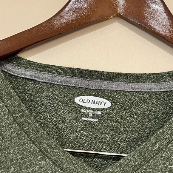 3 Old Navy V-Neck T-Shirts. Size XL - Picture 10 of 10